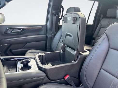 Used 2025 Chevrolet Suburban High Country AWD/4WD image 21