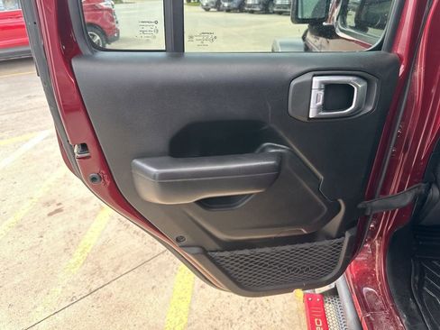 Used 2021 Jeep Wrangler Unlimited Rubicon AWD/4WD image 22