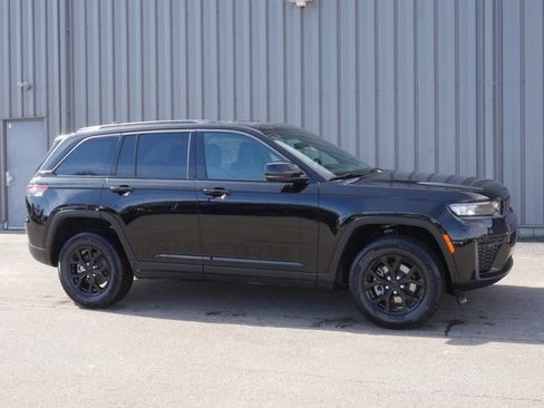 New 2026 Jeep Grand Cherokee Altitude image 6