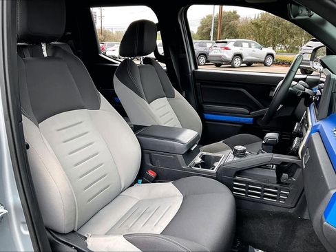 Certified 2025 Toyota Tacoma TRD Off-Road image 8