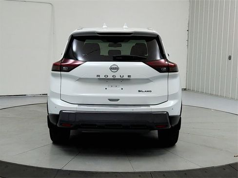 Used 2025 Nissan Rogue SL w/ Tech Package image 6