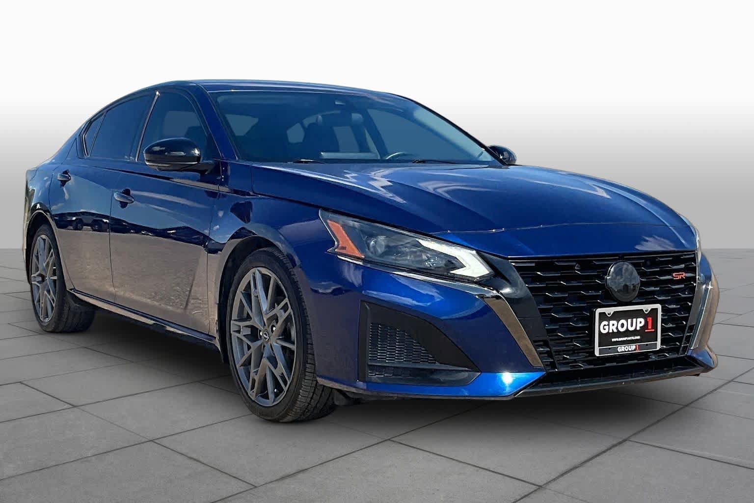 Used 2023 Nissan Altima 2.0 SR FWD image 2