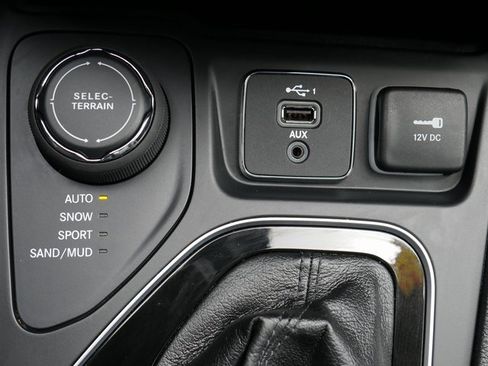 Used 2022 Jeep Cherokee Limited w/ Mopar Interior Package image 21