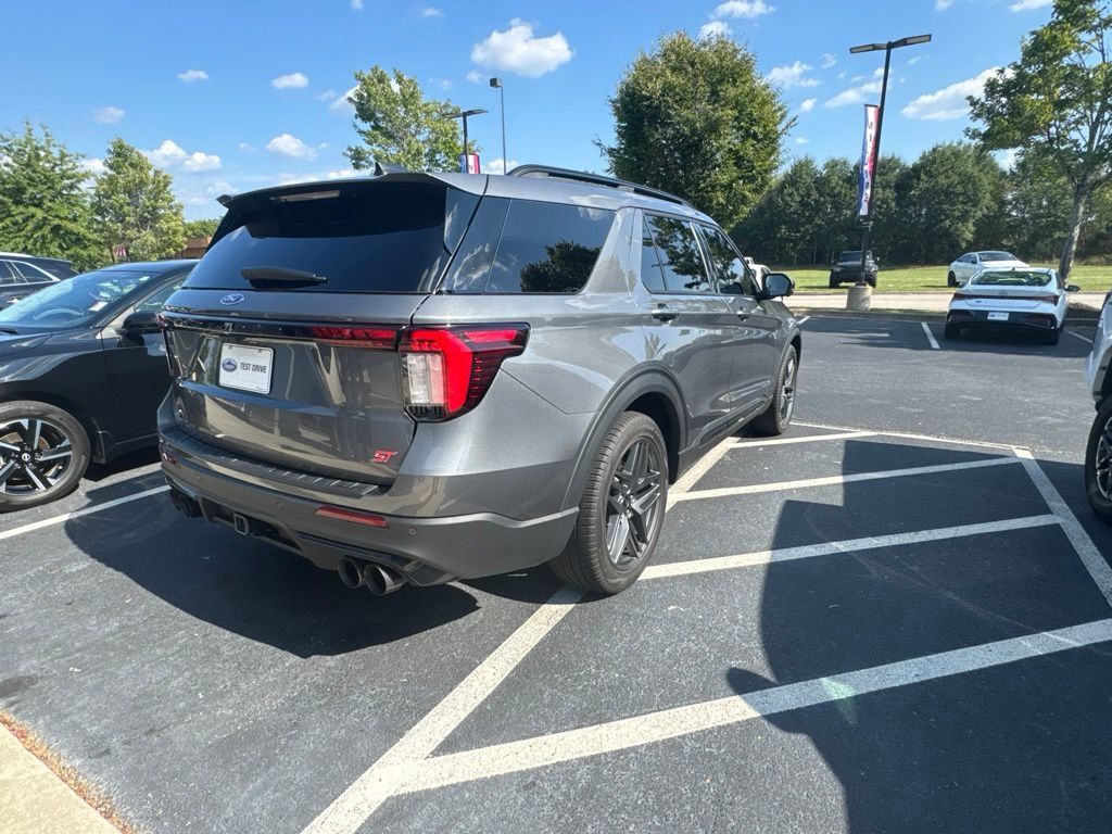 Used 2025 Ford Explorer ST w/ Sun And Sound Package AWD/4WD image 4