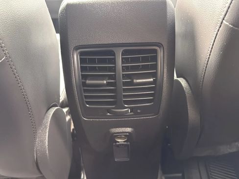 Used 2018 Ford Escape SE w/ SE Sport Appearance Package AWD/4WD image 36