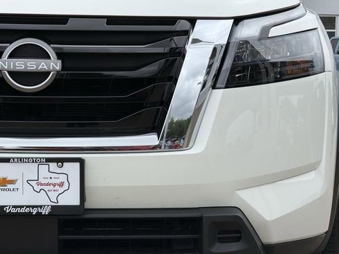 Used 2025 Nissan Pathfinder SV image 8