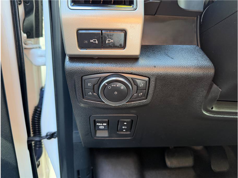 Used 2018 Ford F150 Lariat w/ Equipment Group 502A Luxury AWD/4WD image 25
