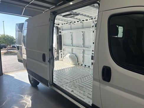 Used 2024 RAM ProMaster 2500 w/ Convenience Group FWD image 22
