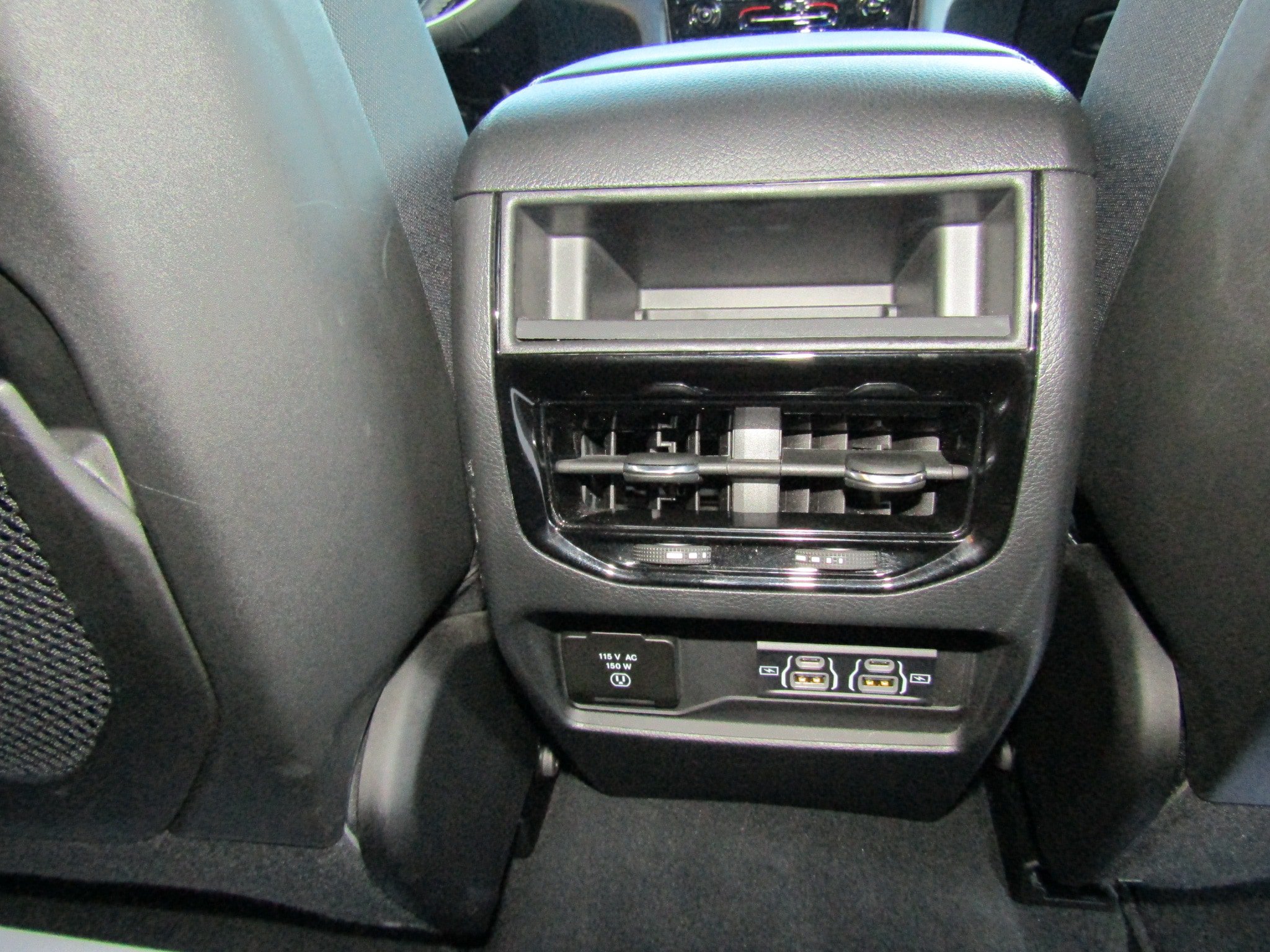 Used 2024 Jeep Grand Cherokee Altitude AWD/4WD image 19