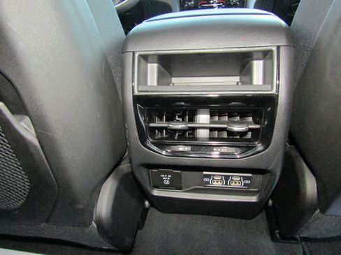 Used 2024 Jeep Grand Cherokee Altitude AWD/4WD image 19