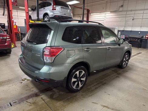 Used 2017 Subaru Forester 2.5i Premium image 3