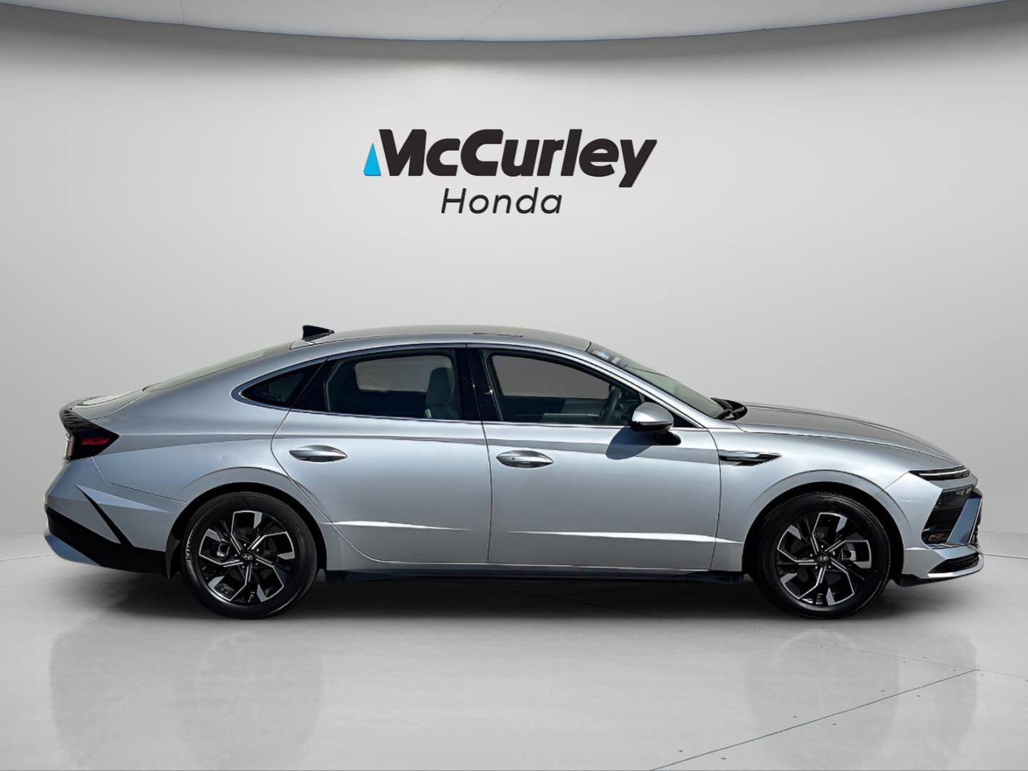 Used 2025 Hyundai Sonata SEL FWD image 2