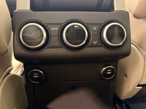 Used 2017 Land Rover Discovery HSE AWD/4WD image 23