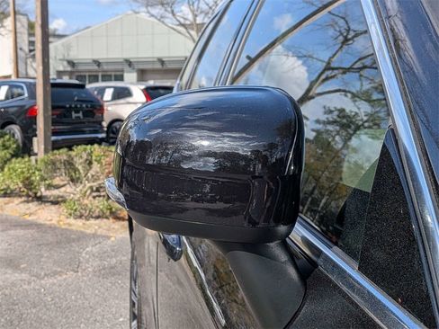 Certified 2023 Volvo XC60 B5 Ultimate w/ Climate Package image 12