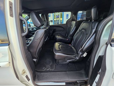 Used 2023 Chrysler Pacifica Limited w/ Uconnect Theater Family Group AWD/4WD image 10