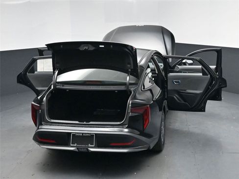 New 2025 Kia K4 LXS image 16