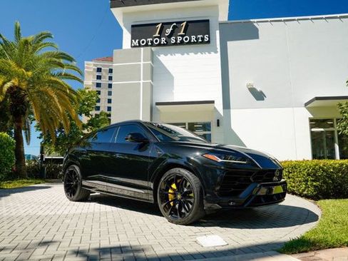 Used 2022 Lamborghini Urus image 1