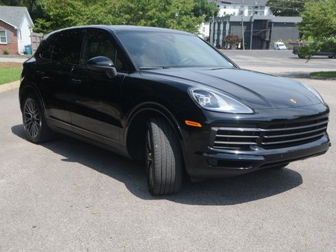 Used 2023 Porsche Cayenne Platinum Edition AWD/4WD image 6