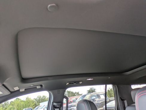 Used 2024 Chevrolet Traverse RS image 19