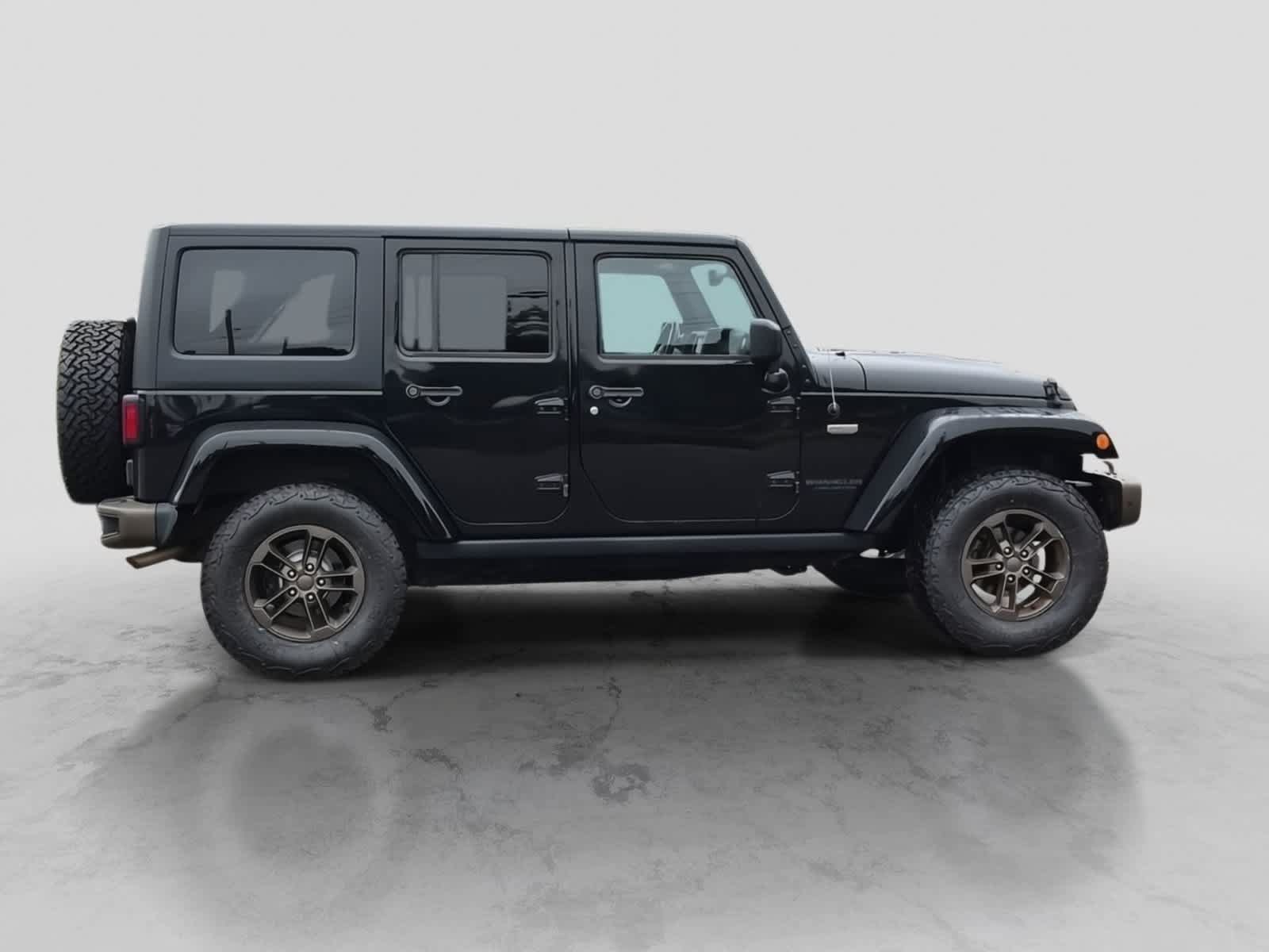 Used 2017 Jeep Wrangler Unlimited Sahara AWD/4WD image 9
