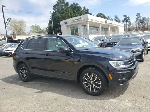 Used 2019 Volkswagen Tiguan SE w/ Panoramic Sunroof Package image 3