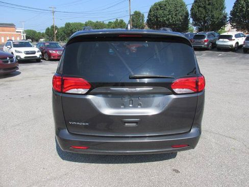 Used 2021 Chrysler Voyager Lxi FWD image 4