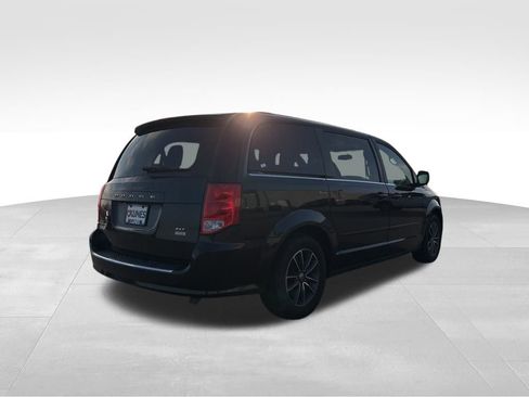 Used 2017 Dodge Grand Caravan SXT image 10