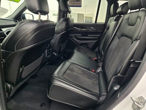 Used 2023 Jeep Grand Cherokee Altitude image 18