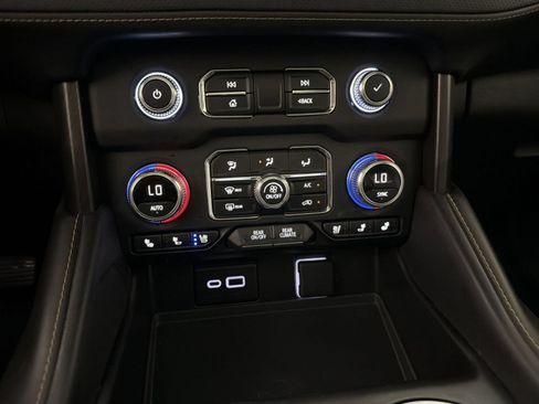 Used 2024 GMC Yukon AT4 w/ AT4 Premium Package AWD/4WD image 19