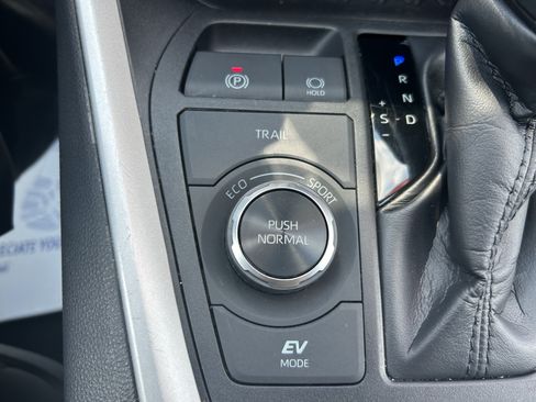 Used 2025 Toyota RAV4 XLE AWD/4WD image 30