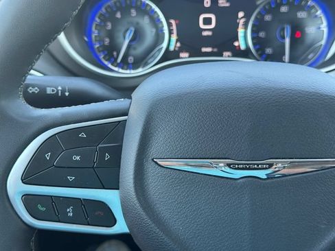 Certified 2024 Chrysler Pacifica Touring-L FWD image 25