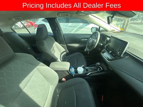 Used 2021 Toyota Corolla LE FWD image 3