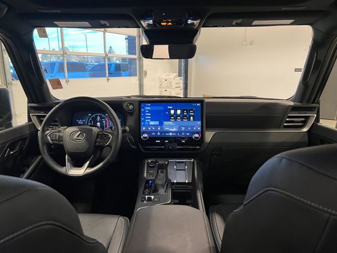 Used 2024 Lexus GX 550 w/ Accessory Package (31) image 30