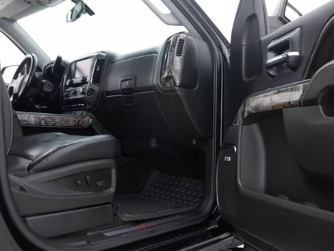 Used 2017 Chevrolet Silverado 1500 LTZ Z71 w/ Realtree Edition AWD/4WD image 35