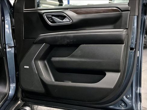 Used 2021 Chevrolet Suburban Z71 w/ Z71 Signature Package image 22