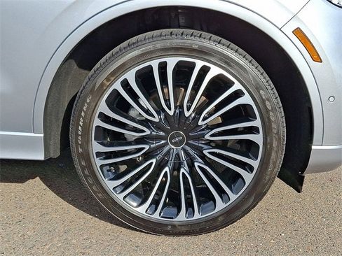 Used 2023 Lincoln Aviator Black Label w/ Dynamic Handling Package image 8