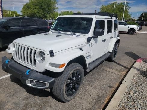Used 2022 Jeep Wrangler Unlimited Sahara AWD/4WD image 3