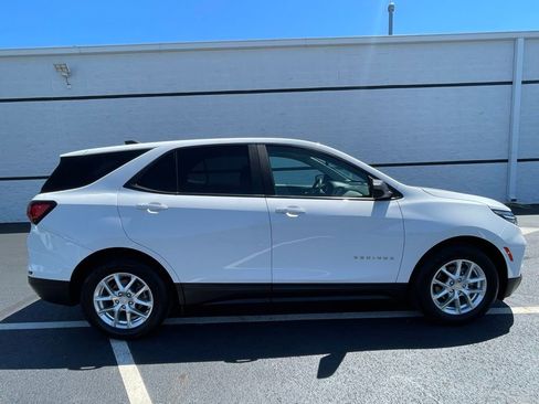 Used 2022 Chevrolet Equinox LS w/ LS Convenience Package FWD image 5