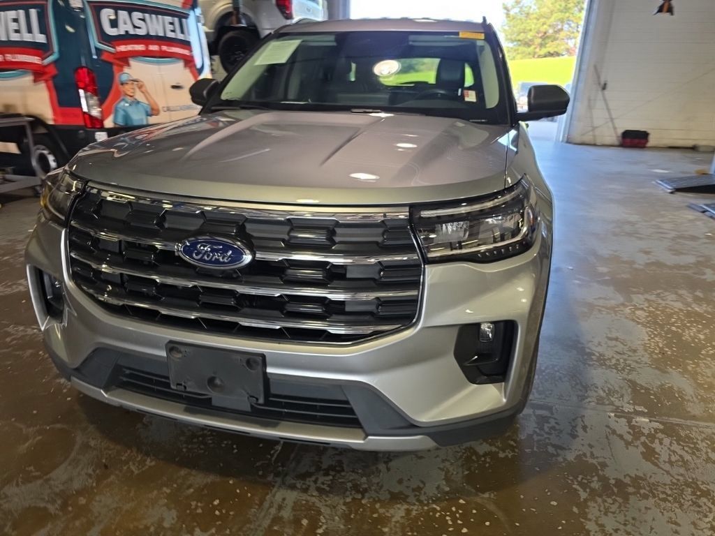 Used 2025 Ford Explorer Active w/ Active Comfort Package RWD image 6