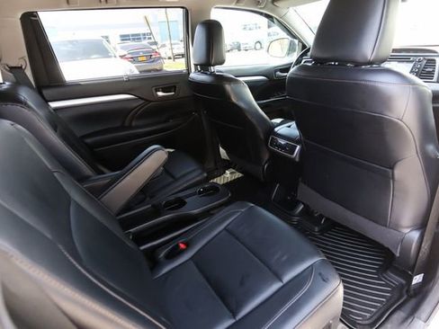 Used 2017 Toyota Highlander XLE image 36