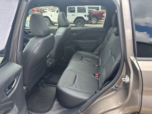 Used 2025 Subaru Forester Limited AWD/4WD image 17