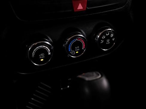 Used 2017 Jeep Renegade Altitude image 30