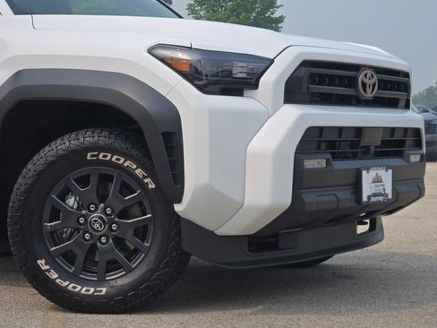 Used 2025 Toyota 4Runner SR5 AWD/4WD image 2