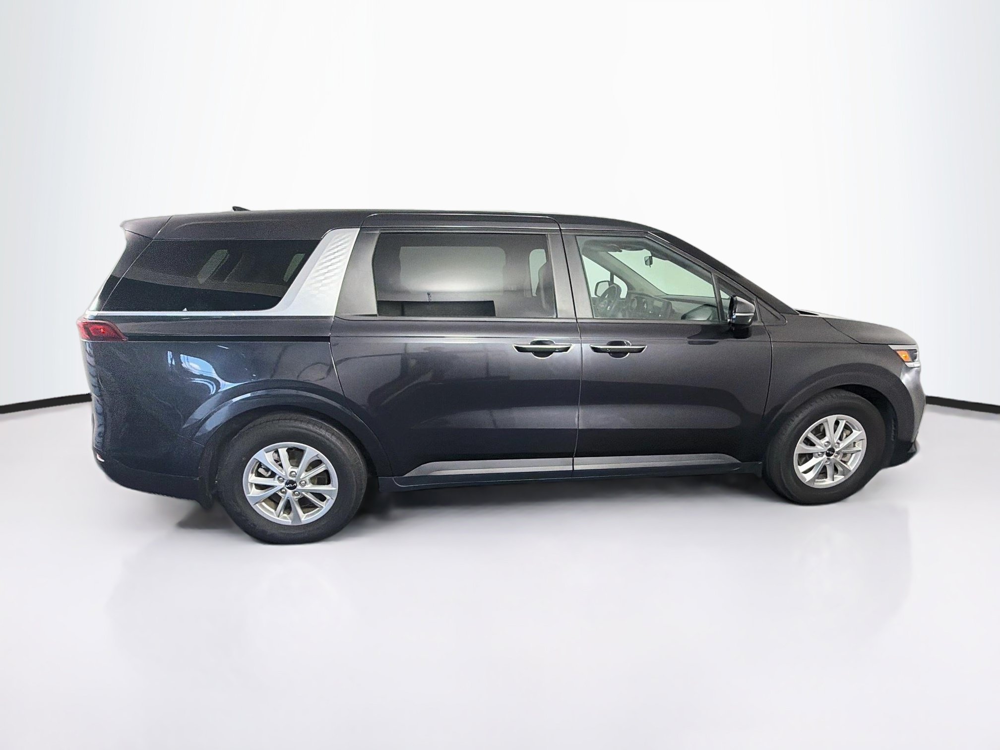 Used 2022 Kia Carnival LX FWD image 10