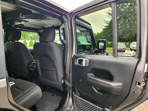 Used 2018 Jeep Wrangler Unlimited Sport S AWD/4WD image 43