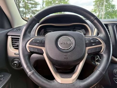 Used 2015 Jeep Cherokee Latitude w/ Cold Weather Group AWD/4WD image 20