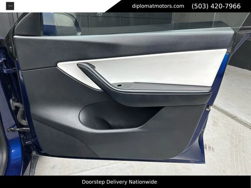Used 2020 Tesla Model Y Long Range image 23