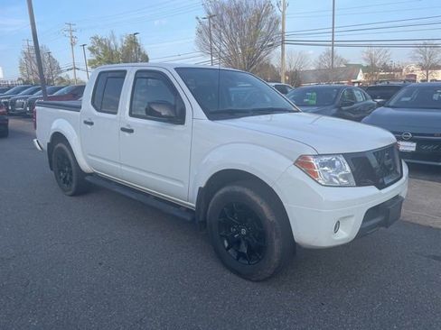 Used 2020 Nissan Frontier SV w/ Midnight Edition Floor Mats image 6
