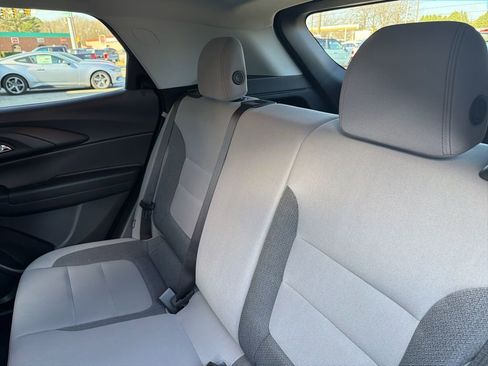 Used 2025 Chevrolet TrailBlazer LT AWD/4WD image 27