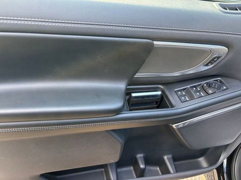 Used 2025 Ford Expedition Max Platinum image 6